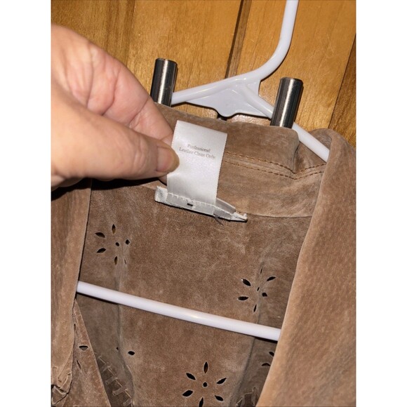 Coldwater Creek Tan Perforated Suede Leather Vest XL Buttons Sleeveless Collar - Picture 4 of 9